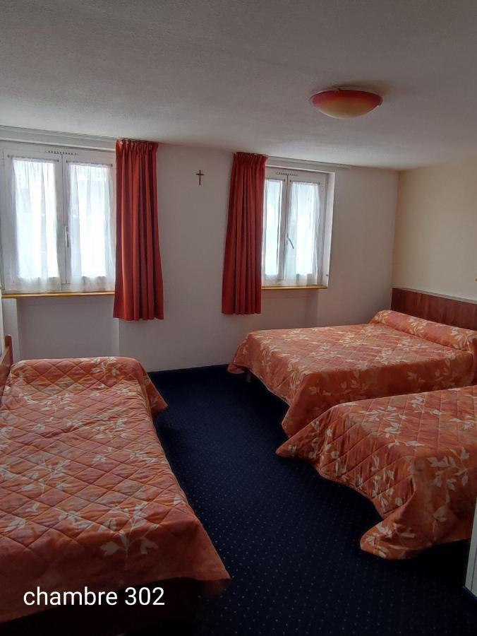 Hotel Du Commerce Et De Navarre Lourdes Esterno foto